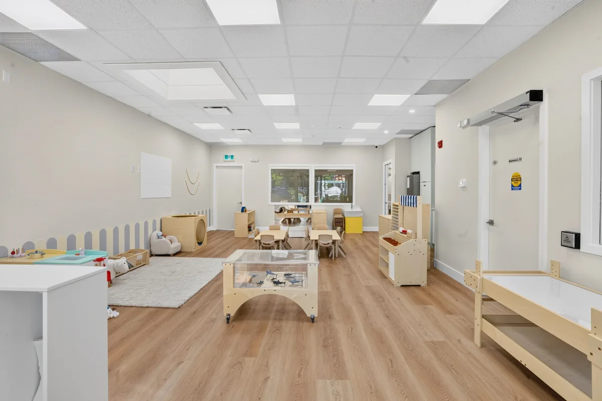 Open-plan MIM classroom with natural light and a cozy play rug