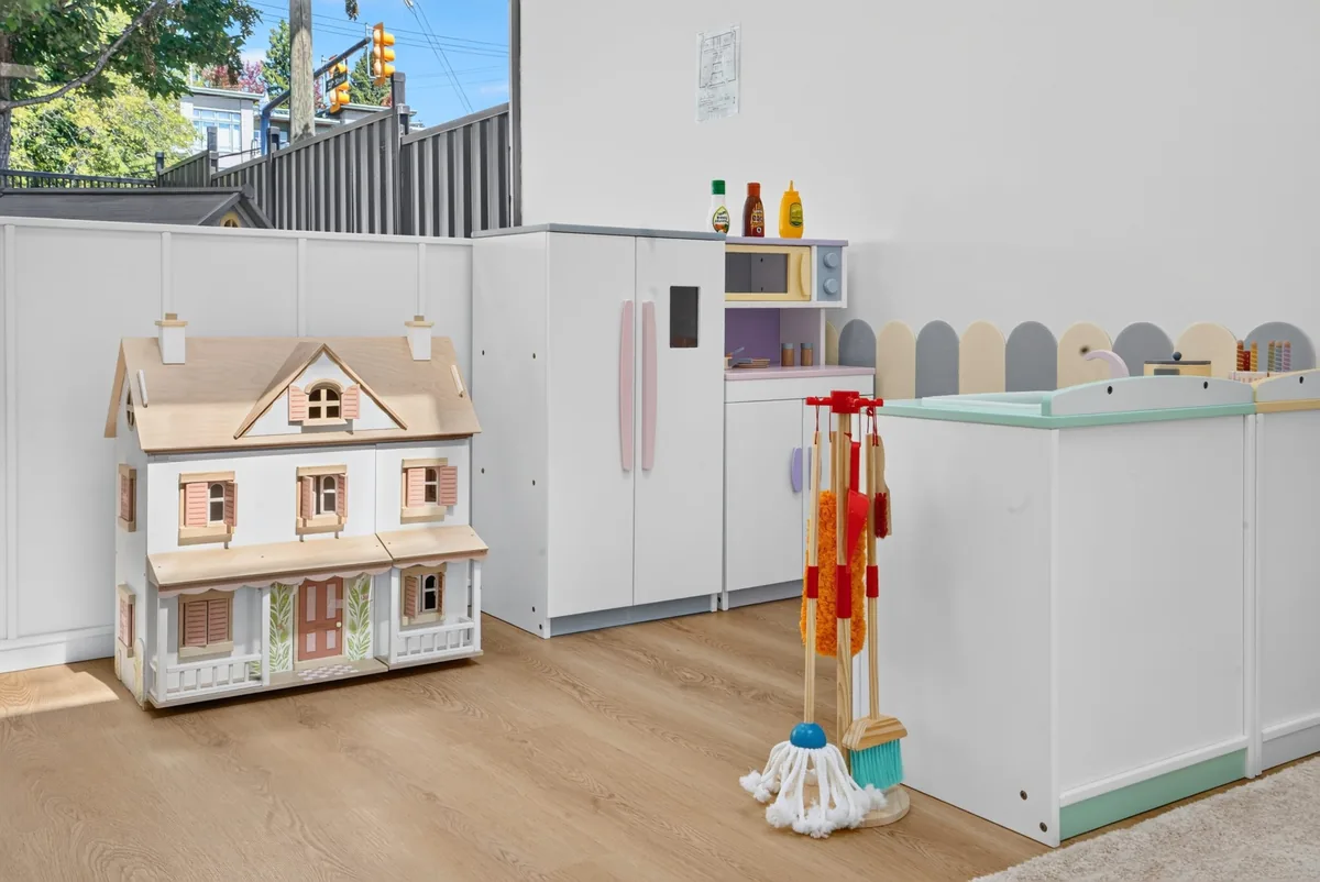 Dollhouse and pretend cleaning set in the MIM play corner